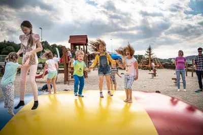 Kleines Lufttrampolin